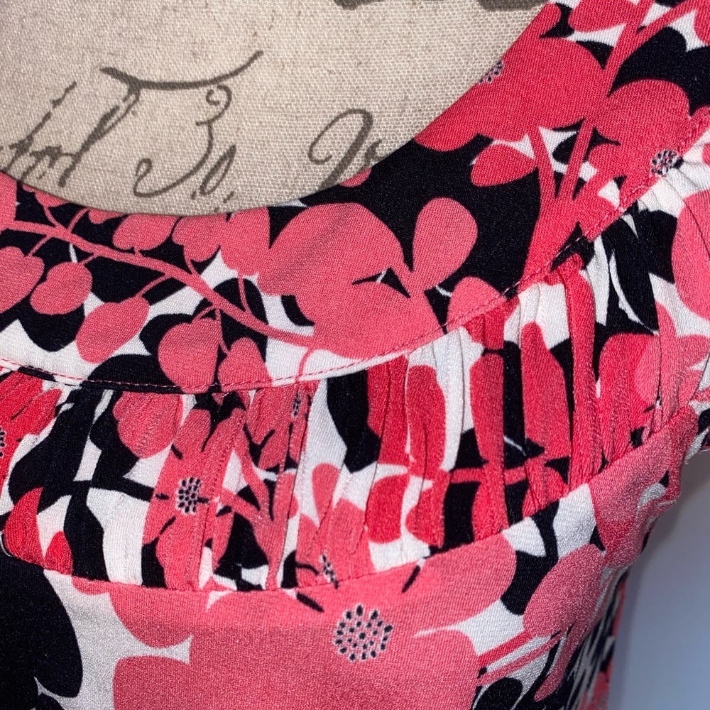 💗🖤NWOT Rafaella Floral Top🖤💗 - Picture 2 of 12
